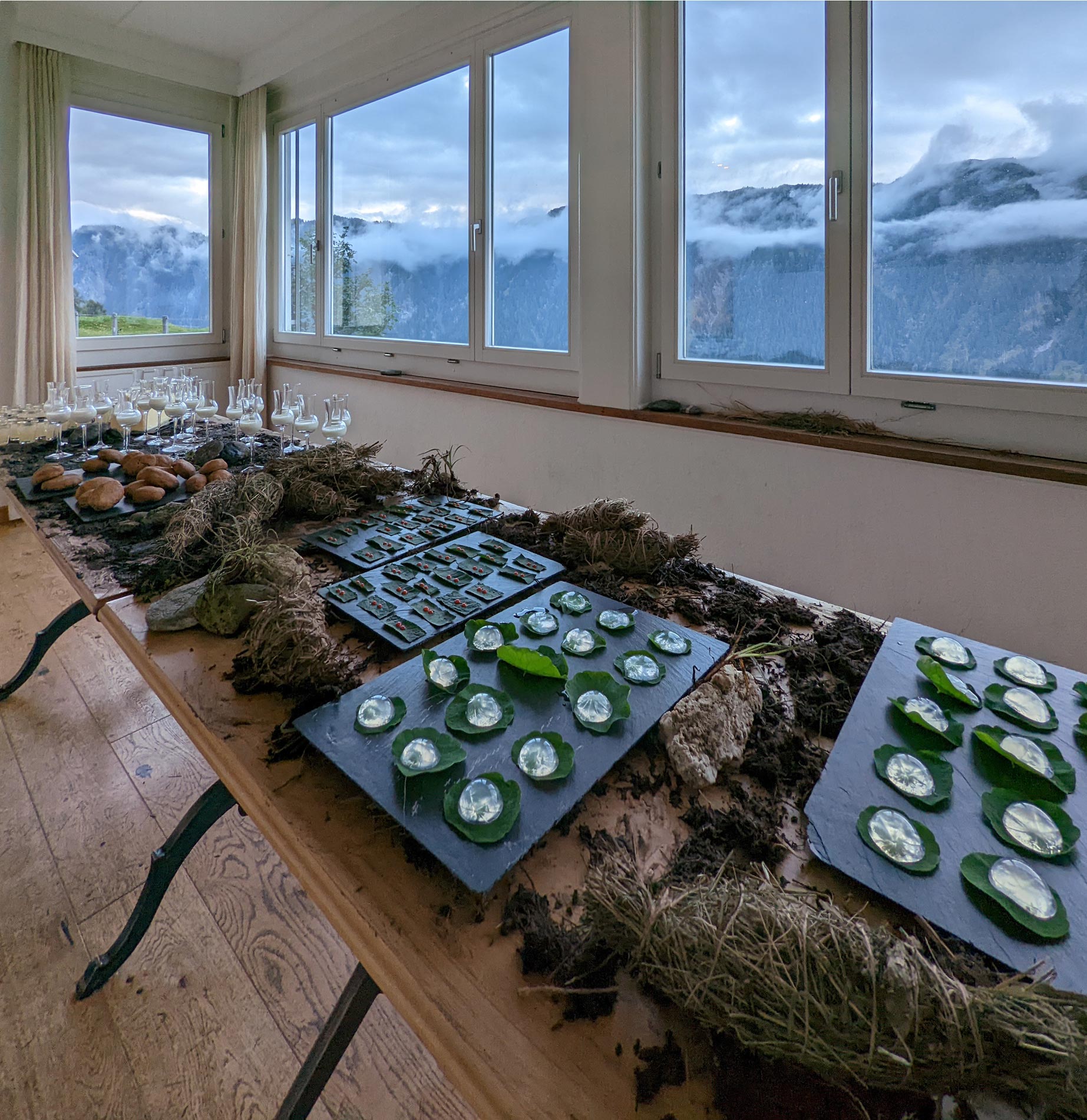 tenna-alpine-tasting-table-image